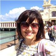 Insegnante d'inglese (letteratura e lingua), qualificata sia in Italia che nel Regno Unito, impartisce lezioni private a studenti della scuola media, superiore e universita