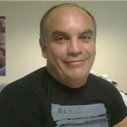 Profesor particular de Matemática imparte clases a estudiantes secundarios