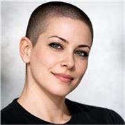 Docente, laureata in Lingue e in Traduzione Specialistica, con Master in Didattica delle Lingue Straniere