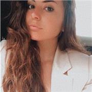 Diplomata al liceo linguistico nel 2018, in possesso di certificazione b2 (first) impartisce lezioni di lingua inglese dalle scuole elementari alla quinta superiore. Si effettuano lezioni di grammatica, conversazione e scrittura; preparazione mirata ai te