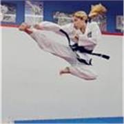 Profesora de taekwondo-do para niños y adolescentes
