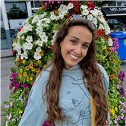 Graduada en Educación Primaria con Mención de Educación Especial y Habilitación Lingüística de Inglés (Nivel C1).