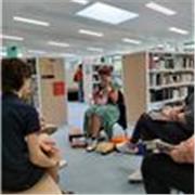 Ancienne libraire créée un club de lecture en parallèle des œuvres étudiées au collège et au lycée