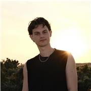 Energetic native speaker offering creative English lessons for children, teens and adults remotely. I am chatty, funny a friendly.