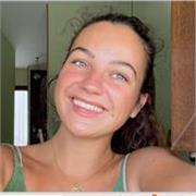 Profesora de Primaria, apta para todas las edades sin preferencia de curso.