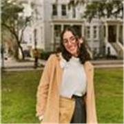 Profesional de Diseño UX/UI con 4 años de experiencia en empresas internacionales. Ubicada en Madrid, España.