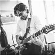 Lezioni di chitarra acustica ed elettrica per allievi di qualsiasi eta'.Da zero fino a livello medio-alto!