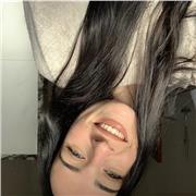 chica de 19 años da clases particulares a niños/as de primaria y ESO