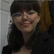 Cerchi un insegnante dinamica e allegra? Mi chiamo iris e frequento il liceo, sono disponibile e aperta!