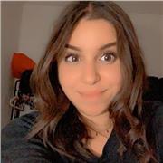 étudiante pour enseigner l'anglais à des collégiens