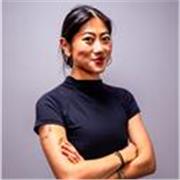 An enthusiastic instructor who gives engaging online sessions to those interested in acquiring the English language. 
