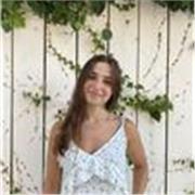 Profesora de repaso de asignaturas generales de educación primaria