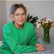 Sono di Pietroburgo. Si è laureata in RUSSO COME LINGUA STRANIERA presso la Facoltà di Filologia dell'Università statale di SPb. 