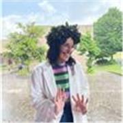 Offro lezioni private di materie umanistiche (lingua inglese e francese, italiano) e sono disponibile per aiuto allo studio in altre materie. 