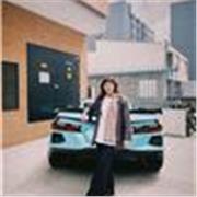 Profesora de apoyo y refuerzo académico para niños de primaria con enfoque creativo y lúdico