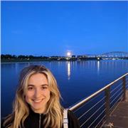 Online Englisch-Nachhilfe für alle Altersgruppen. Englischer Muttersprachlerin mit 9 Monate und mehr an Erfahrung.