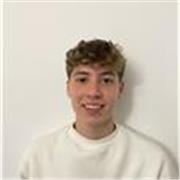 Jugador desde pequeño de padel y compitiendo en el Club Natació Montjuïc desde hace dos años
