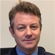 Profesor titulado en ADE, Máster EMBA, Master en Mkt Digital, Master en RRHH.