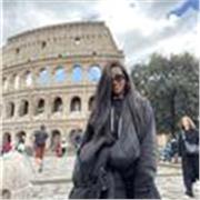 Profesora titulada en Inglés con más de 5 años de experiencia, ofrece clases dinámicas y personalizadas para niños y adolescentes.