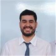 Profesor de educación primaria ejerce clases a niños de todas las edades