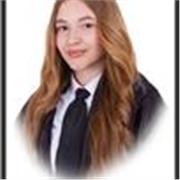 Soy estudiante universitaria con un gran nivel de inglés y muy buen trato con niños.