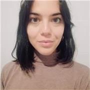 Graduada en Biología e investigadora predoctoral imparte clases de Genética a universitarios en Santiago y online.