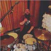 Recording studio owner da più di 15 anni propone lezioniche vertono sulla conoscenza e l'utilizzo dei software Logic Pro X e Pro T