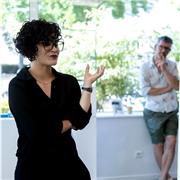 Professeure de langues et artiste verrière, j’aide à préparer des pitchs professionnels et à atteindre des objectifs précis en ES