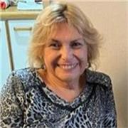 Profesora de todas las asignaturas ofrece clases online