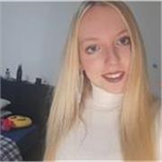 Studentessa universitaria disponibile per aiuto compiti di qualsiasi materia
