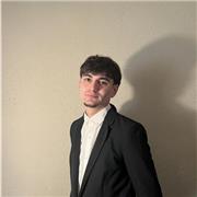 Técnico audiovisual con 5 años de experiencia y formación, capaz de enseñar lenguaje cinematográfico y técnico sobre contenidos