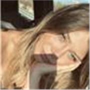studentessa universitaria offre aiuto compiti e aiuto in matematica