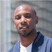 Je suis un ingénieur de 33 ans, je souhaite pouvoir aider des élèves le long de l'année à faire leurs devoirs, tout en leur donnan