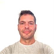 Atrecista con más de 10 años de experiencia, he trabajado con niños vulnerables en riesgo de exclusión social