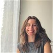 Profesora de inglés, matemáticas y ciencias para estudiantes de primaria y secundaria. 