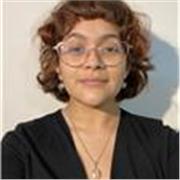 Profesora de artes visuales con experiencia enseñando inglés (básica y media) y matemáticas (de primero a sexto básico)