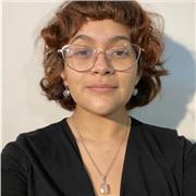 Profesora de artes visuales con experiencia enseñando inglés (básica y media) y matemáticas (de primero a sexto básico)