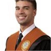 Soy un chico que estudia ingeniería de telecomunicaciones y soy muy bueno explicando cosas a los demás