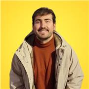 Periodista todoterreno especializado en producción audiovisual, diseño y redacción con años de experiencia, importo clases online