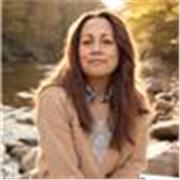 Profesora titulada con más de 2 años de experiencia. 