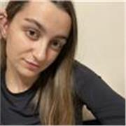 Profesora estudiante de pedagogía, con experiencia  en el cuidado y la enseñanza de niños