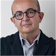 Licenciado en Periodismo y con experiencia en comunicación. Experto en cómo redactar textos narrativos.