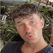 Graduado en Derecho con altos conocimientos económicos