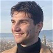 Matematica, italiano, storia, inglese con diploma al liceo scientifico e laurea triennale in Comunicazione