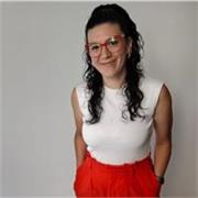 Profesora de español y de Literatura para nivel medio (adolescentes), terciario y universitario (grado)