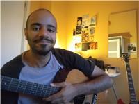 Diplomato in chitarra jazz offre lezioni di chitarra e teoria
