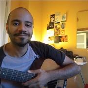 Diplomato in chitarra jazz offre lezioni di chitarra e teoria