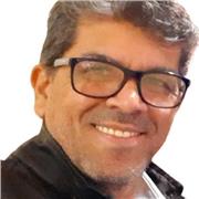 Professor, didático e dinâmico que valoriza a aprendizagem significativa e a importância de zelar pela diversidade e pluralidade. Sou inovador e busco potencializar o que o aluno traz consigo, aumentando sua autoconfiança e desafiando-o a novas possibilid