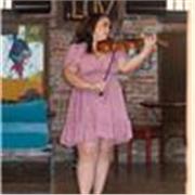 Profesora de violín. Destaco por mi disciplina, capacidad de adaptación, sensibilidad artística y facilidad para trabajar
