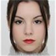 Chica joven con gusto por los niños y experiencia en aupair en el extanjero